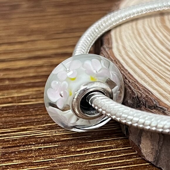 Pandora Field of Daisies Murano Glass Charm - Picture 2 of 3